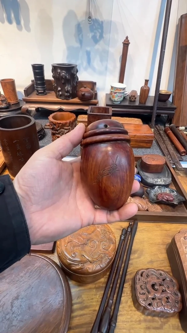 【闪购商品】贡木蝈蝈葫芦雕刻非常漂亮