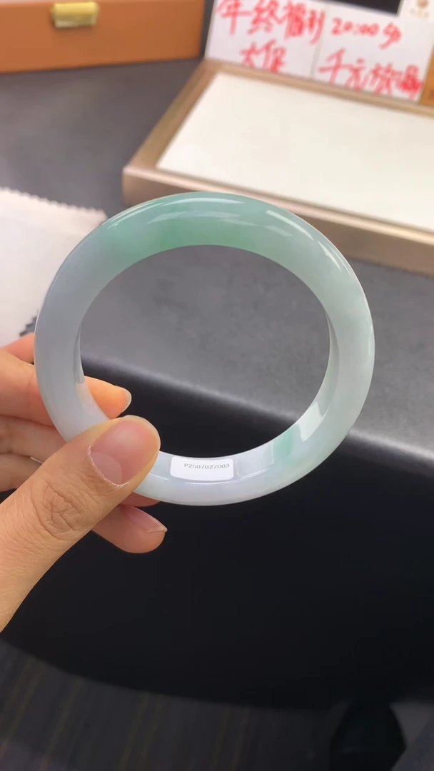 未镶嵌手镯翡翠退货需手镯吊牌标签完好
