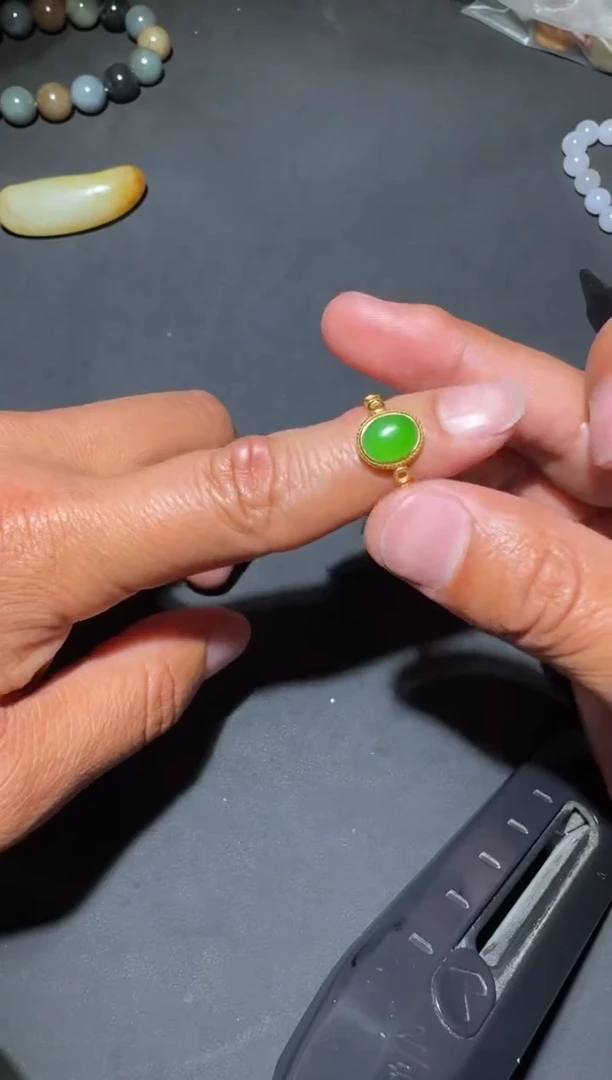 未镶嵌和田玉（糖玉）挂件和田玉