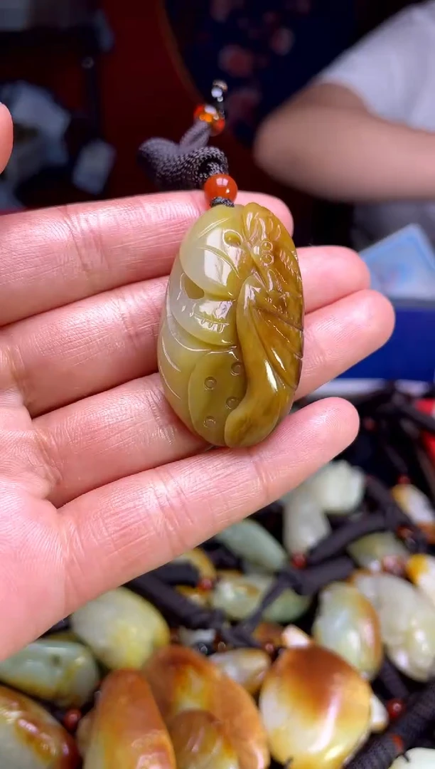 和田玉未镶嵌颈饰1