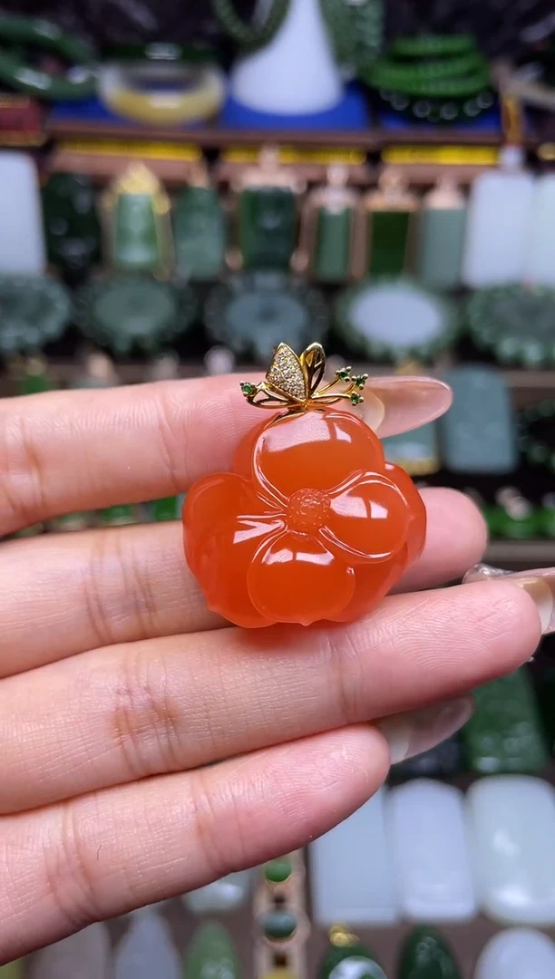 南红玛瑙18K金镶嵌颈饰吊坠