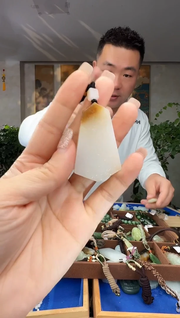 颈饰未镶嵌和田玉拍一发一