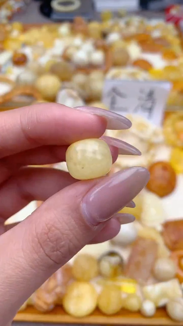 蜜蜡未镶嵌珠宝奇石18