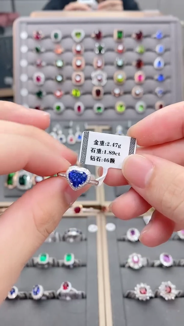 18K金镶嵌戒指坦桑石1.89
