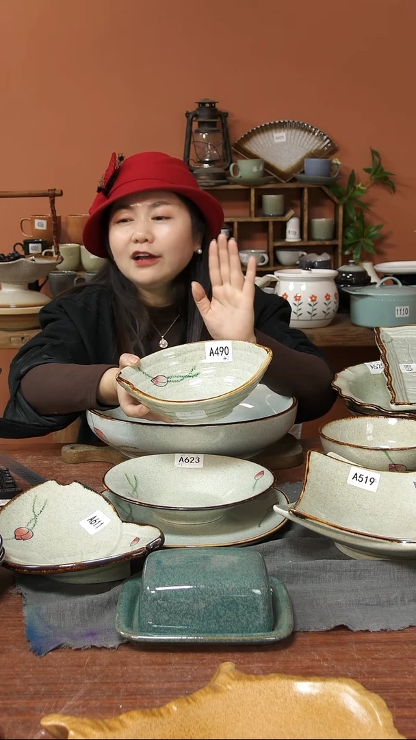 陶瓷A490 一只陶瓷荷花小元宝碗可能微瑕
