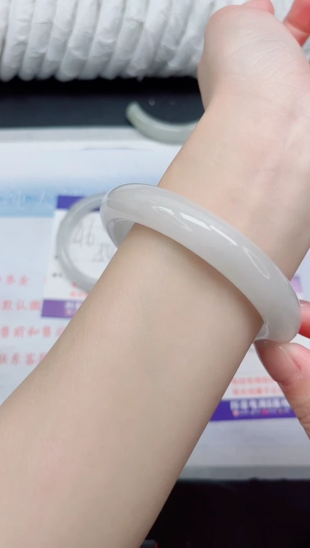 【闪购商品】石英质玉手镯未镶嵌81-64