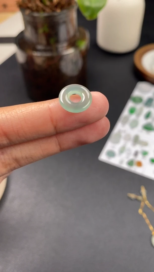 翡翠未镶嵌颈饰翡翠冰种甜甜圈