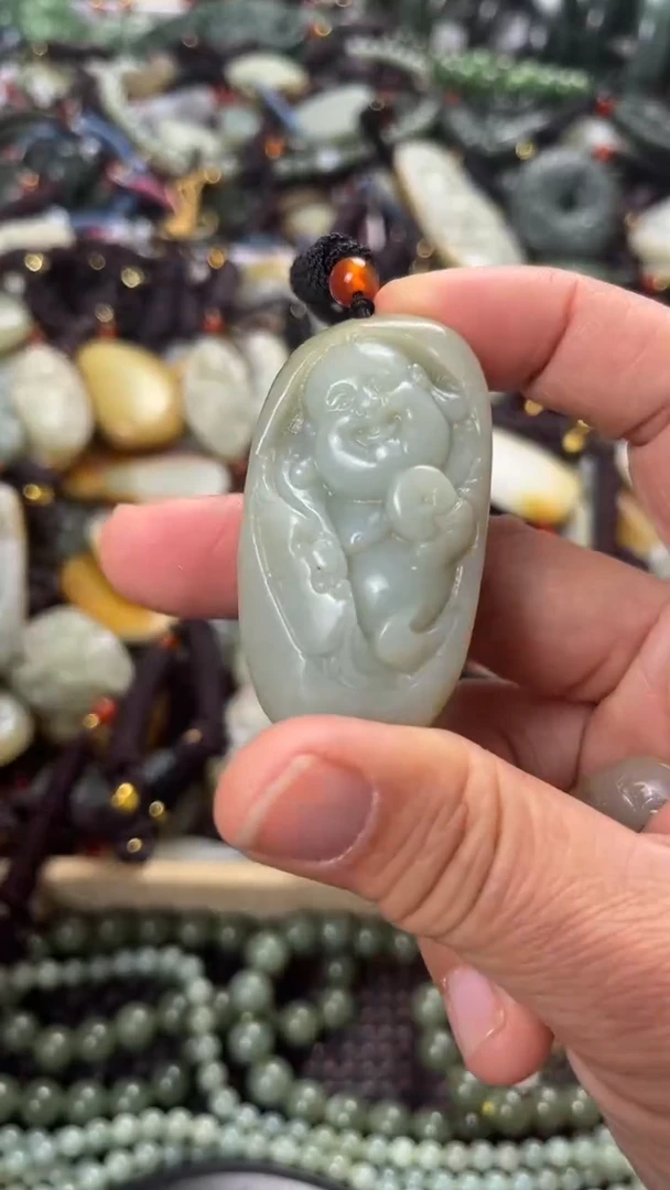 【闪购商品】和田玉颈饰未镶嵌多样性发货没有证书，拍一发一.有瑕