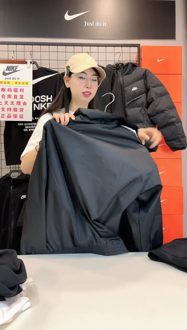 2716黑色外套XL码160斤-180斤不退换