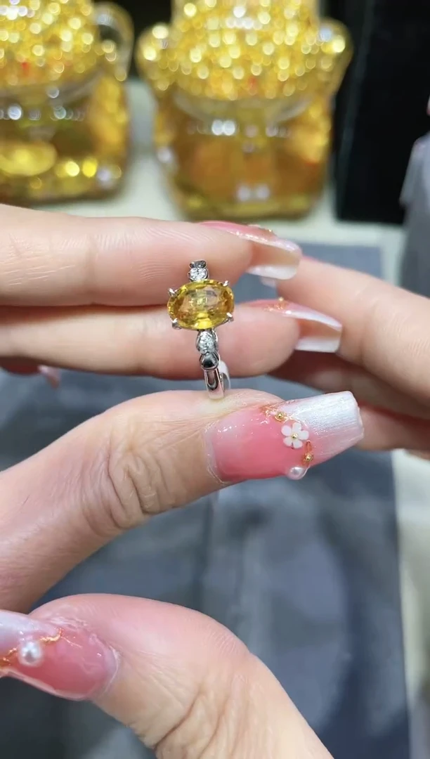 【闪购商品】彩色蓝宝石戒指18K金镶嵌·