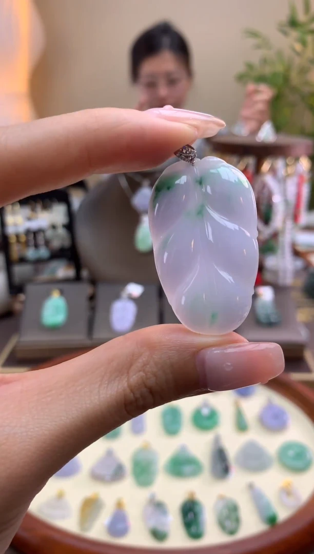 【闪购商品】翡翠颈饰18K金镶嵌叶子