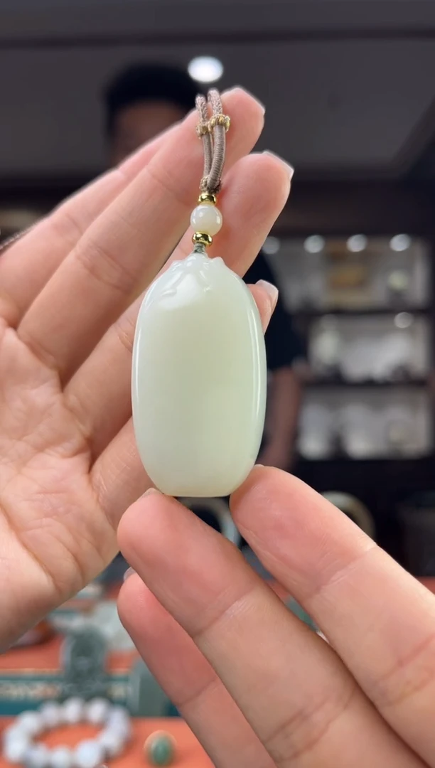 和田玉未镶嵌颈饰佩佩