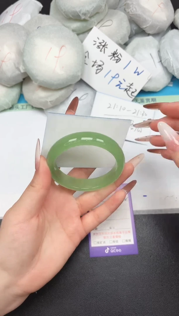 未镶嵌手镯石英质玉A82/5354