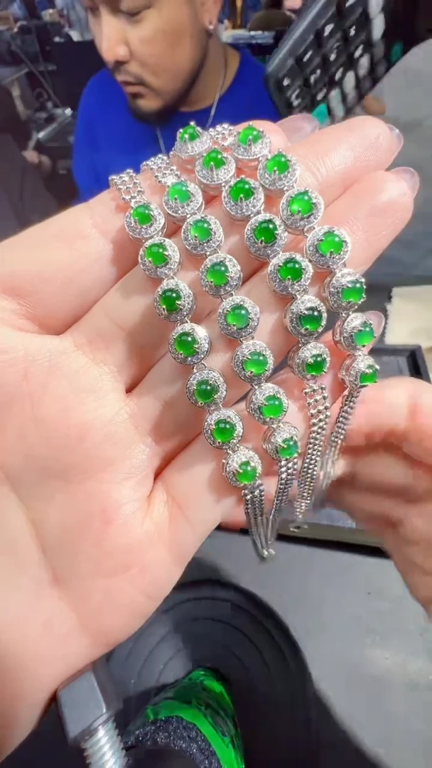 【闪购商品】定制翡翠未镶嵌手链商品多样性发货1