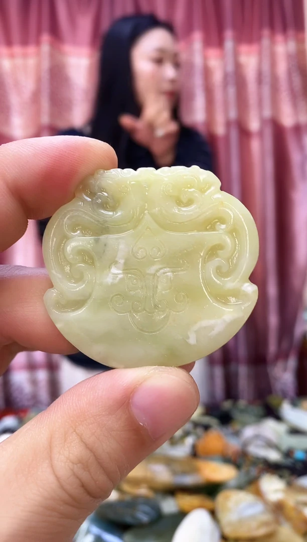 未镶嵌岫玉吊坠