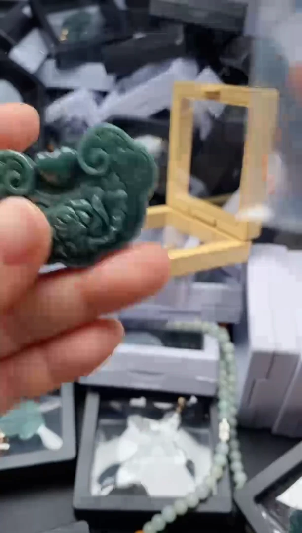 翡翠未镶嵌吊坠(不含链)2400