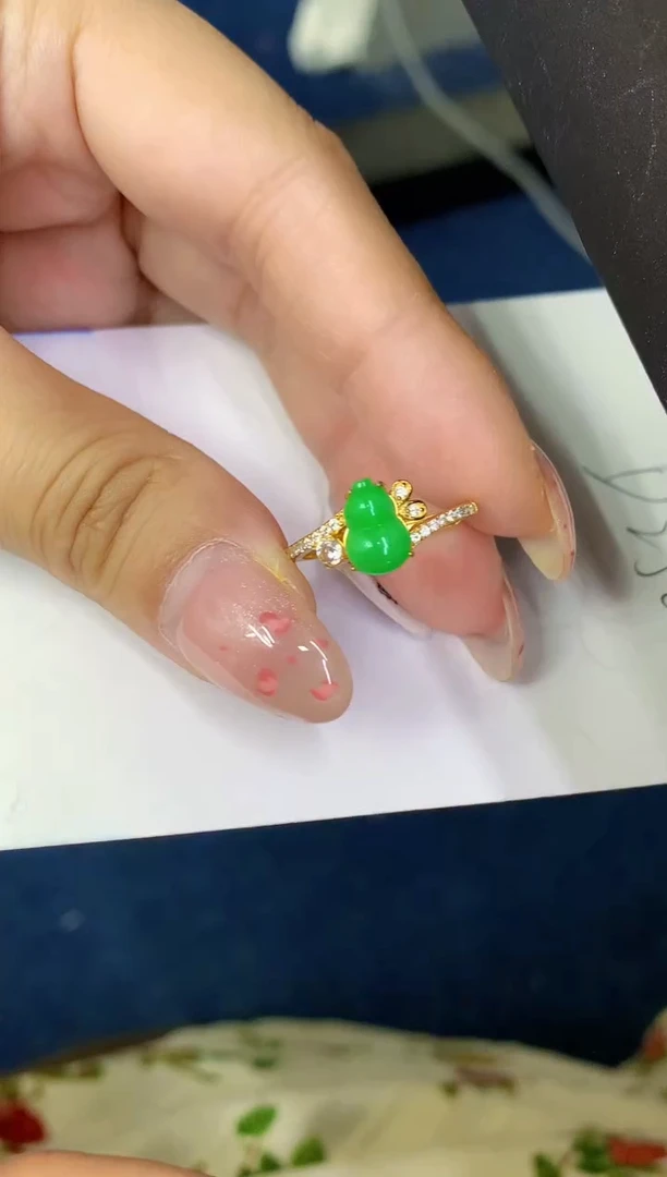 翡翠未镶嵌颈饰缅甸天然翡翠A货