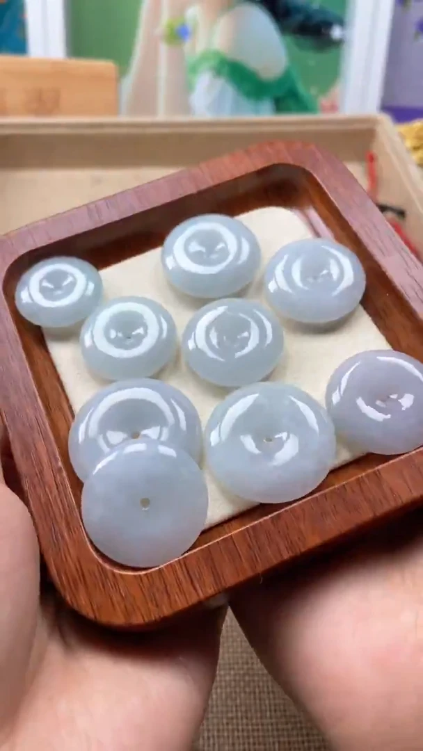 颈饰未镶嵌翡翠政*平安扣