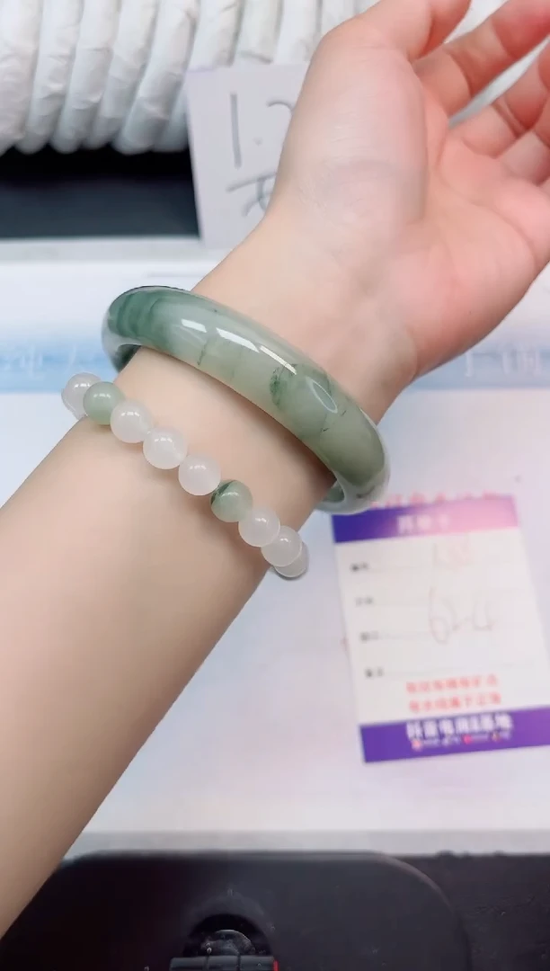 【闪购商品】石英质玉手镯未镶嵌188-62.4