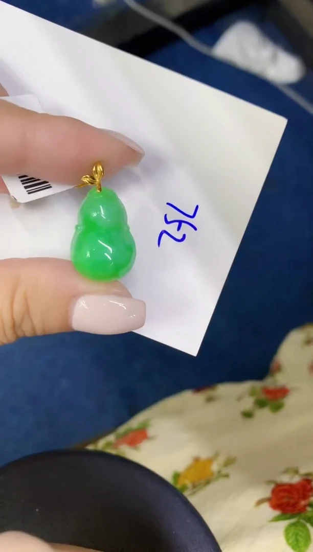 颈饰18K金镶嵌翡翠缅甸天然翡翠A货
