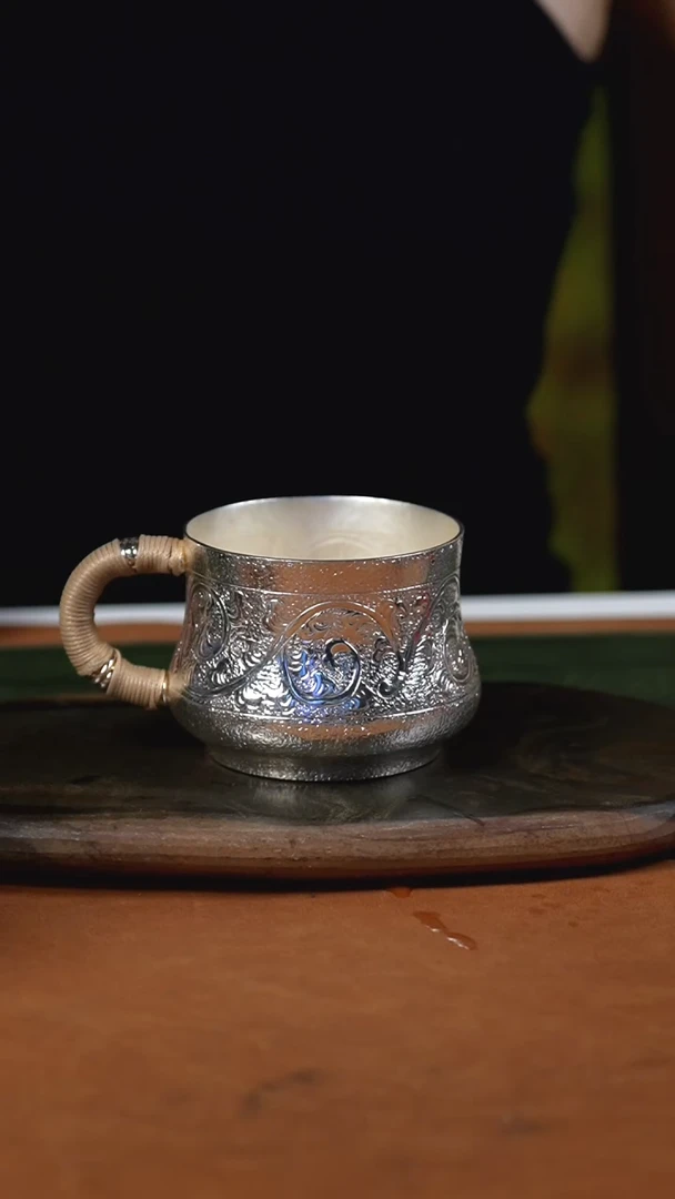 手工锤纹缠枝莲主人杯