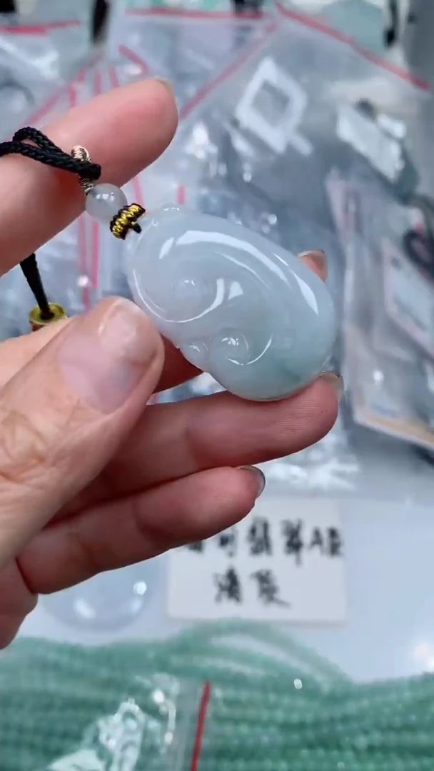 颈饰未镶嵌翡翠吊坠