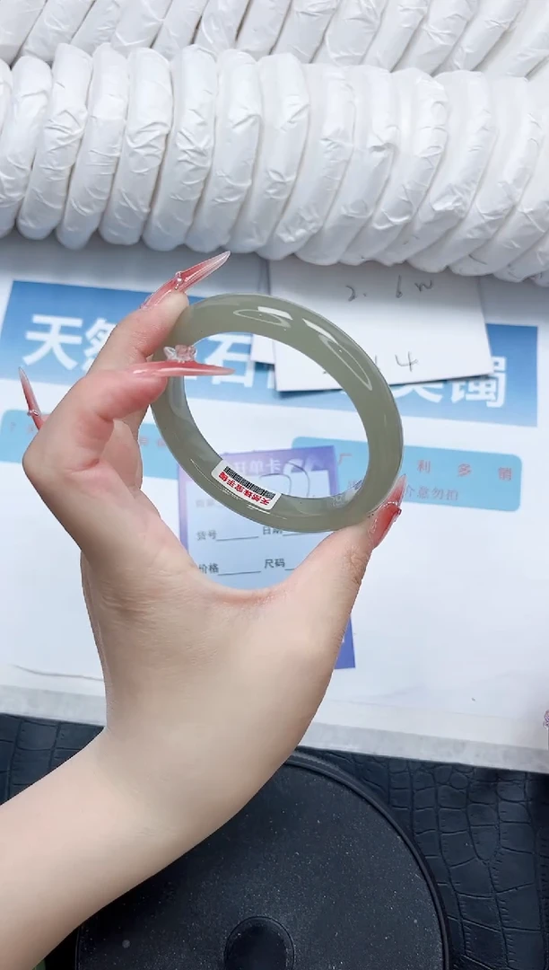 石英质玉手镯未镶嵌177-60