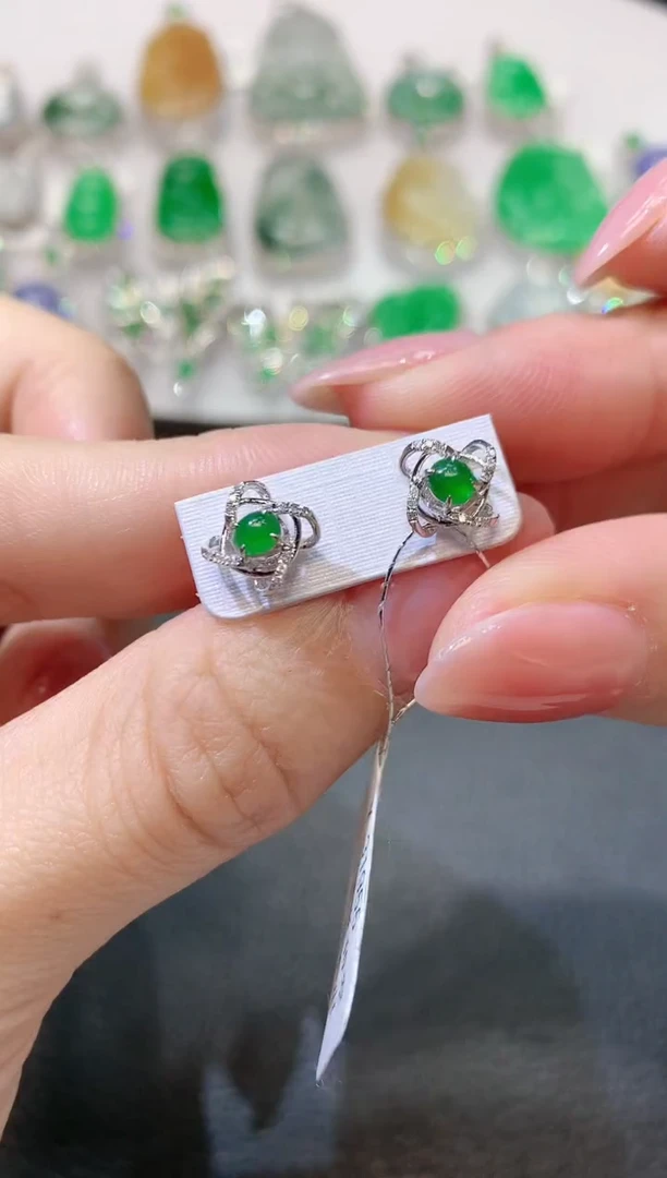 【闪购商品】翡翠耳饰18K金镶嵌C6 多样性发货一件