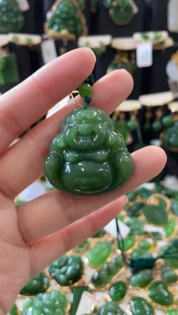 颈饰未镶嵌和田玉（碧玉）佛公