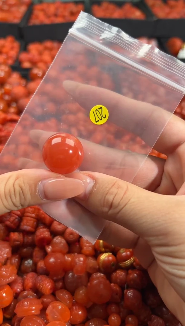 南红玛瑙未镶嵌颈饰1