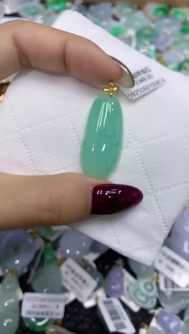 翡翠18K金镶嵌颈饰111111111111