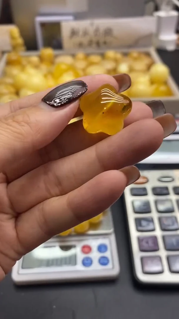 琥珀未镶嵌珠宝奇石2302