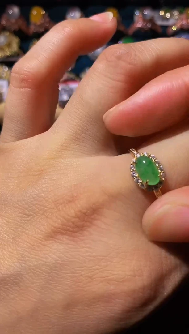 翡翠戒指未镶嵌.................