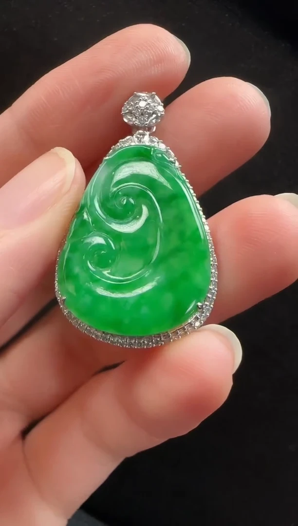 颈饰18K金镶嵌翡翠519如意一个