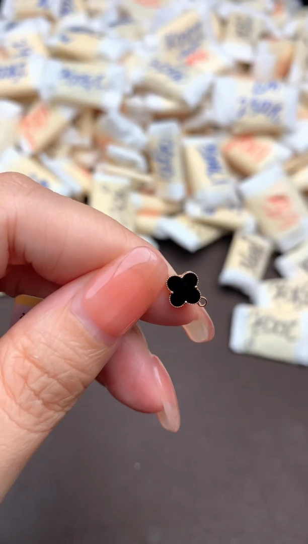 18K金镶嵌挂件翡翠—
