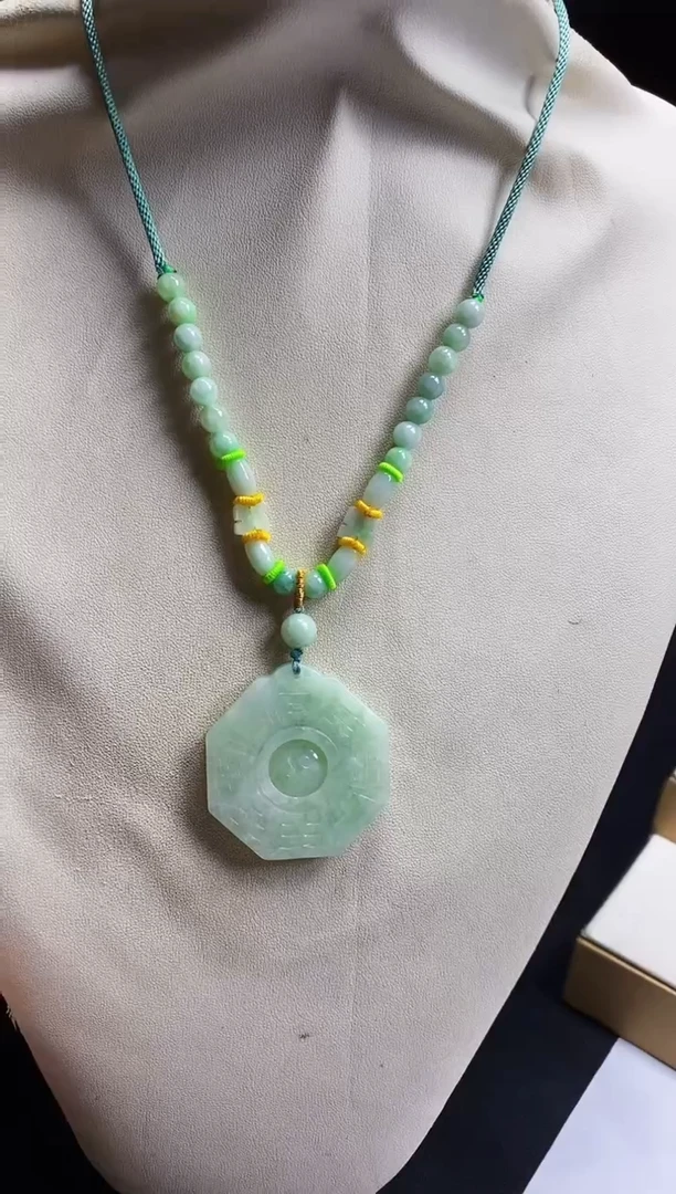 翡翠未镶嵌颈饰翡翠A货