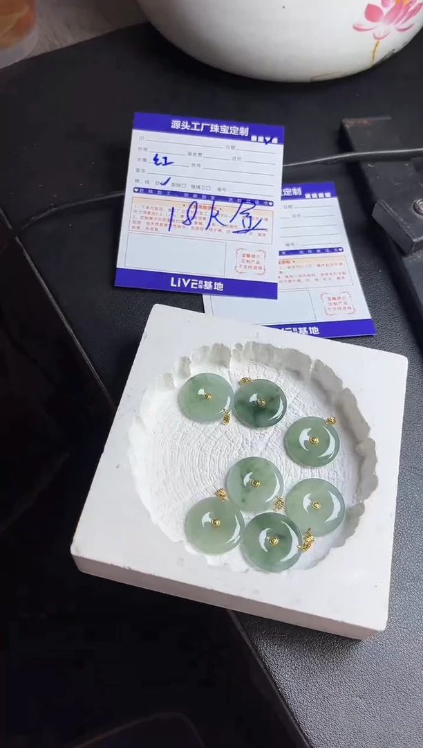 18K金镶嵌挂件翡翠平安扣/多样性发一件