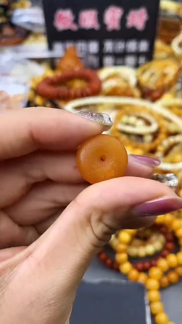 未镶嵌琥珀裸石25