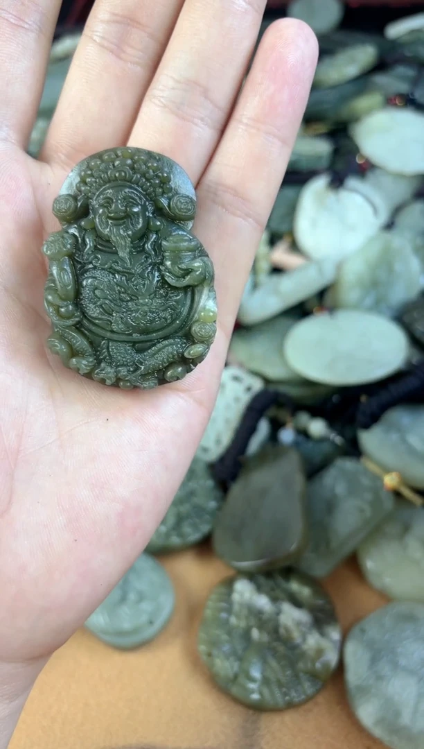 和田玉未镶嵌颈饰1