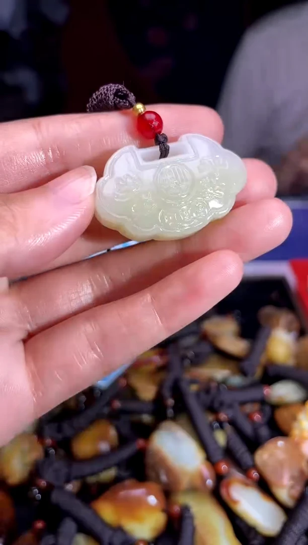 和田玉未镶嵌颈饰1