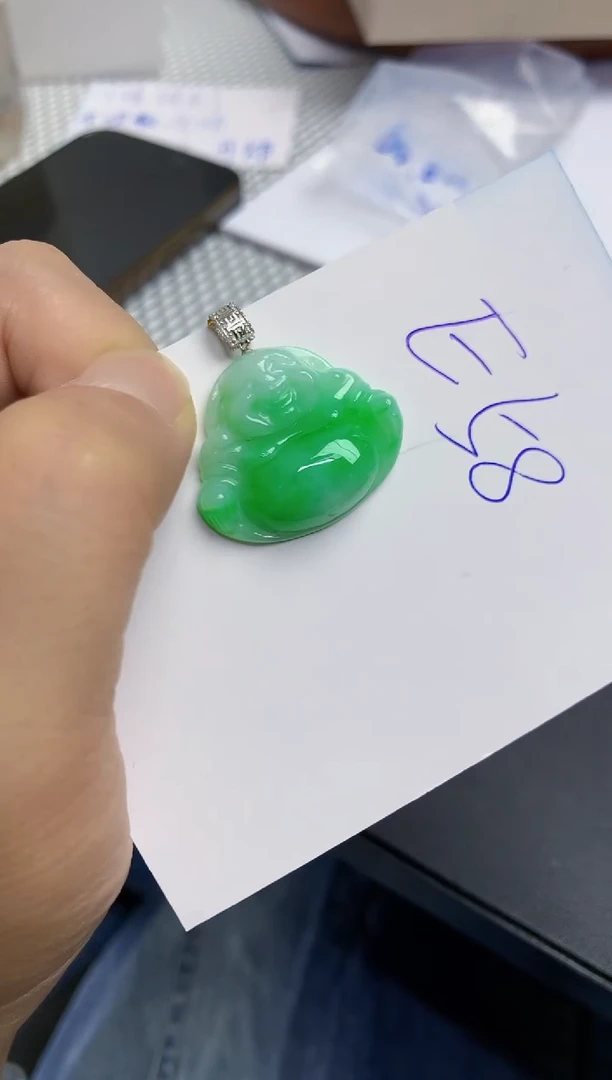 翡翠18K金镶嵌颈饰11111111111