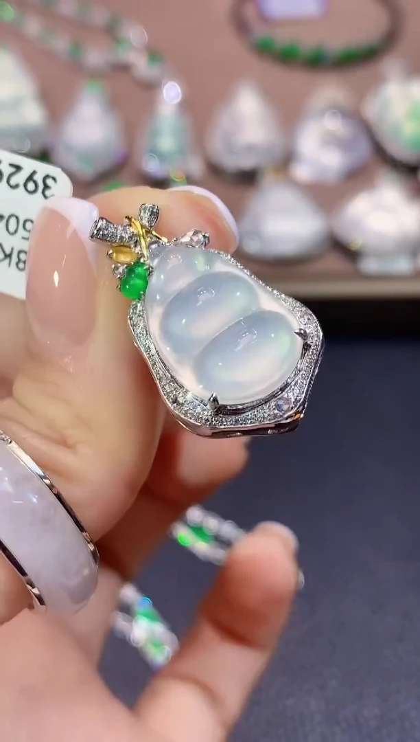 吊坠(不含链)18K金镶嵌翡翠A42