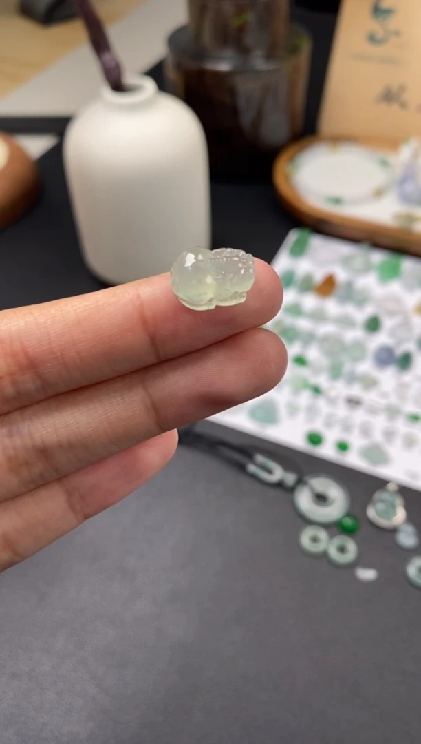 翡翠未镶嵌颈饰翡翠冰种裸石