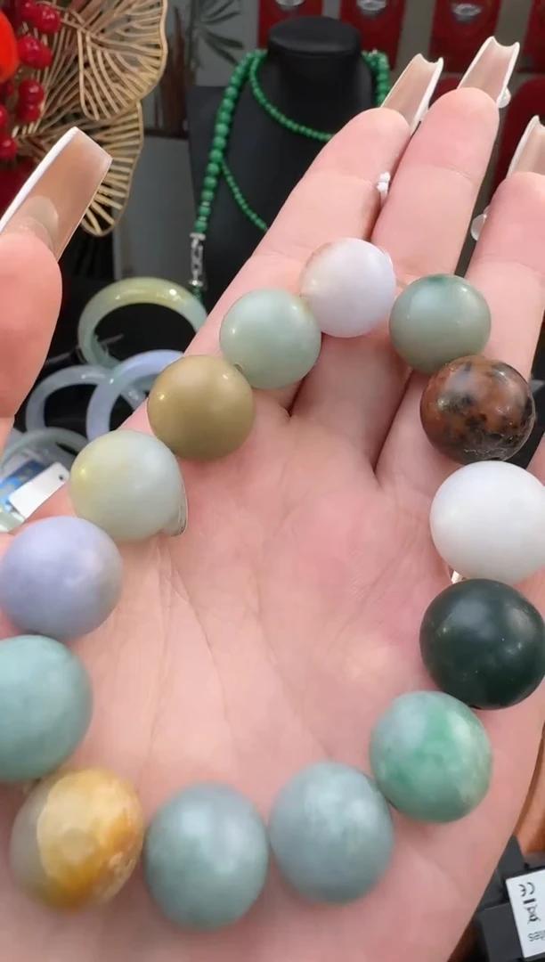 【闪购商品】翡翠颈饰未镶嵌手串