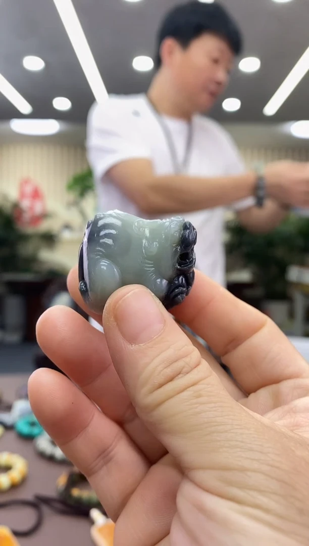 和田玉未镶嵌颈饰吊坠