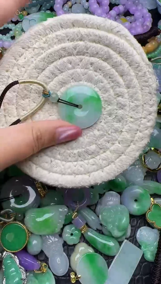 颈饰未镶嵌翡翠天然缅甸翡翠吊坠