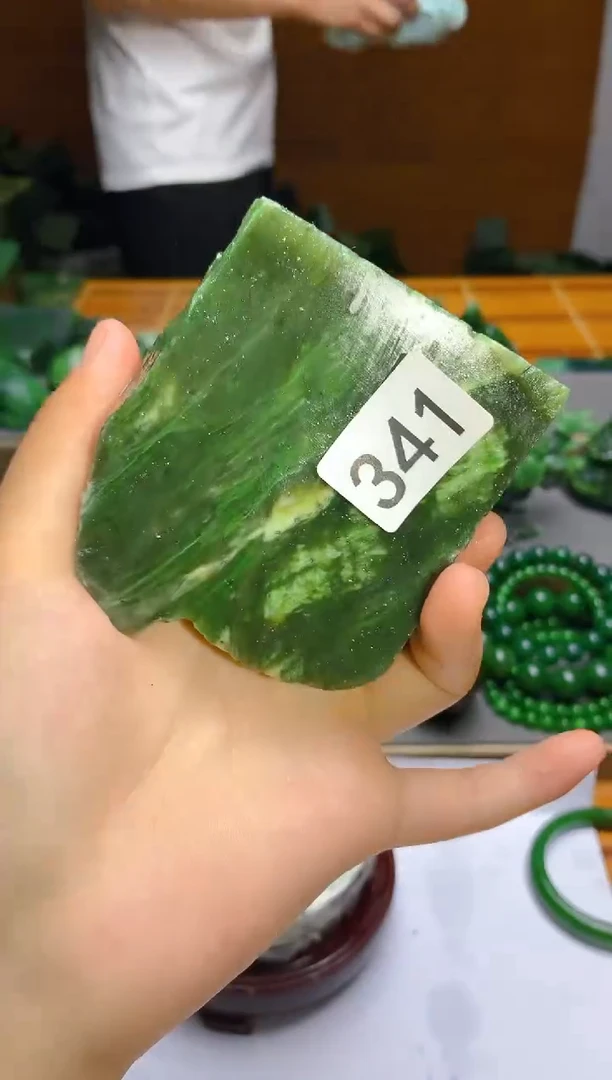 和田玉（碧玉）未镶嵌珠宝半成品341