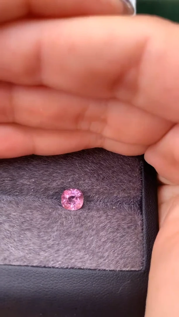 未镶嵌裸石定制尖晶石枕型 樱花色调 1.32ct