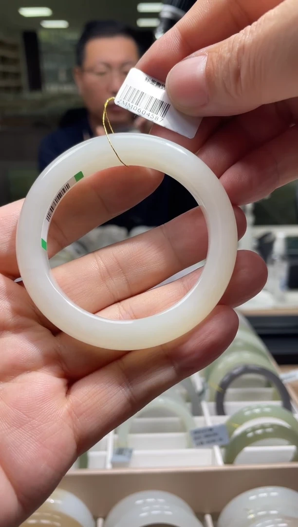 未镶嵌手镯和田玉53圈口 3487