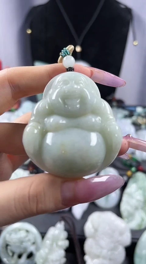 翡翠未镶嵌颈饰大肚佛